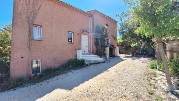 Ventabren RARE maison position dominante 190m2 au calme, vue imprenable, piscine