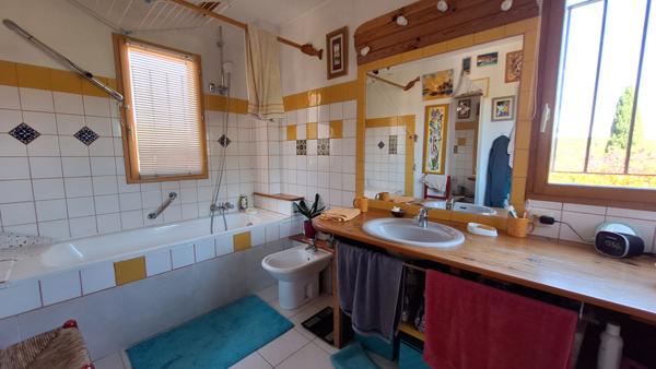 Ventabren RARE maison position dominante 190m2 au calme, vue imprenable, piscine