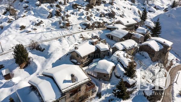 Opportunité rare :Chalet historique de 1780 à Tignes — 150 m², charme & modernité