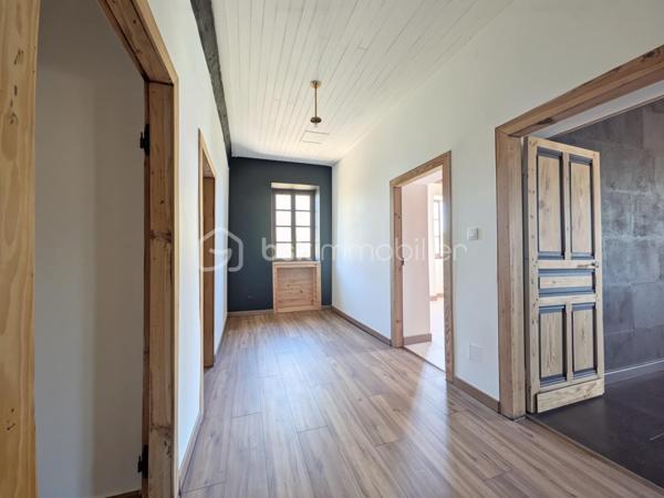 Avec une  rénovation déjà engagée, à finaliser selon vos envies, découvrez ce bien situé à seulement 10 minutes de Mirande et 25 minutes d'Auch.
Cette maison du début du XIXe siècle a déjà fait l’objet d’un début de rénovation, laissant aujourd’hui la possibilité aux futurs acquéreurs de terminer le projet à leur goût.

Elle développe environ 150 m² habitables et conserve de nombreux éléments de caractère : pierre apparente, poutres, cheminées et des volumes intéressants. Les murs en pierre de près de 60 cm d'épaisseur apportent tout le cachet et l'inertie thermique recherchés dans les maisons anciennes.

Au rez-de-chaussée : Un hall d'entrée, une grande pièce de vie avec cuisine ouverte, un salon avec cheminée, des WC séparés et un garage carrelé.
À l’étage : Trois chambres, une salle d'eau et un espace complémentaire à repenser.

EXTERIEURS ET DEPENDANCES :

Parcelle de 930 m² organisée autour de la maison, avec jardin en façade et sur le côté, un hangar (+80 m2), et 3 petits espaces de rangement extérieurs


INFORMATIONS TECHNIQUES :

- Toiture remaniée
- Combles isolés
- Fibre installée
- Panneaux rayonnants électriques avec programmateurs neufs
- DPE D


TRAVAUX A PRÉVOIR :

- Remplacement des menuiseries (simple vitrage)
- Assainissement individuel (non conforme)
- Mise à niveau de l'installation électrique
- Finitions




MAISON IDEALE POUR :

- Un projet de résidence principale personnalisée
- Un projet de rénovation
- Les amoureux de l’ancien
- Primo-accédants


LE PLUS : 

Une base déjà partiellement rénovée qui permet de se projeter tout en gardant la liberté d’aménager selon ses envies.
Taxe foncière de 914 € seulement !

📞 Une visite s’impose pour en apprécier tout le potentiel ! Contactez Christel Sonet-Pambrun au 06.10.85.50.94     (Visite virtuelle sur demande)