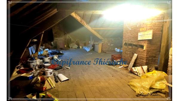 Immeuble composé d'une habitation et d'un commerce bar