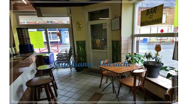 Immeuble composé d'une habitation et d'un commerce bar