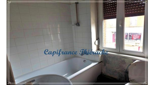 Immeuble composé d'une habitation et d'un commerce bar