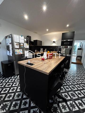 Maison de ville de 230 m2 avec garage et piscine