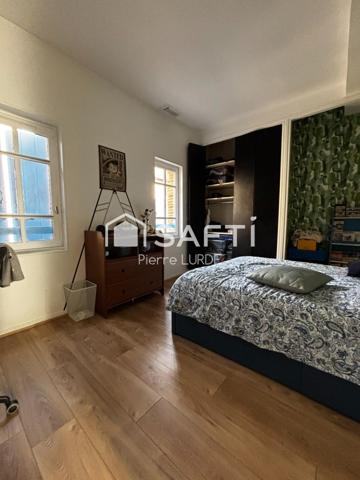 Maison de ville de 230 m2 avec garage et piscine