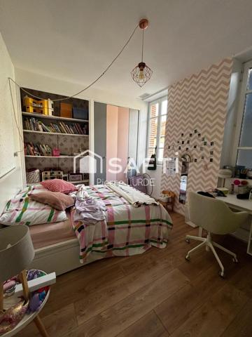 Maison de ville de 230 m2 avec garage et piscine