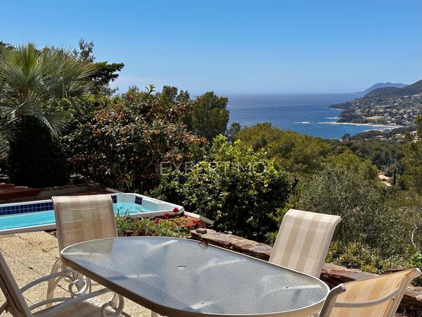 Carqueiranne (83320) Villa vue mer au quartier résidentiel de la Californie
