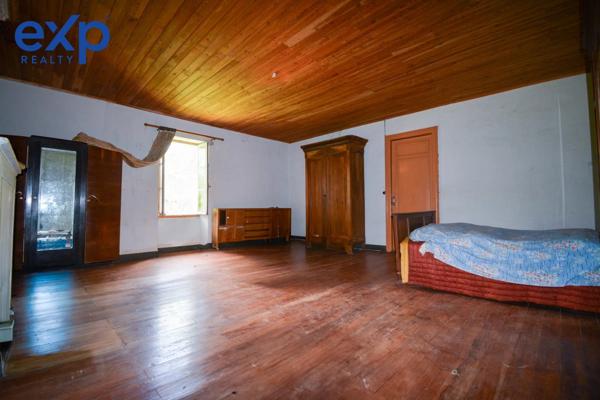 33760-BELLEBAT - LONGERE- 4 CHAMBRES -TERRAIN-GARAGE-