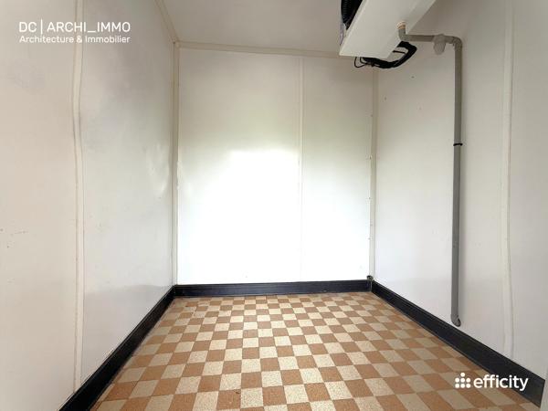 Immeuble
         6 pièces
        - 345 m² 339 000 € *