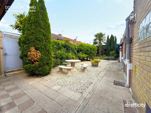 Immeuble
         6 pièces
        - 345 m² 339 000 € *