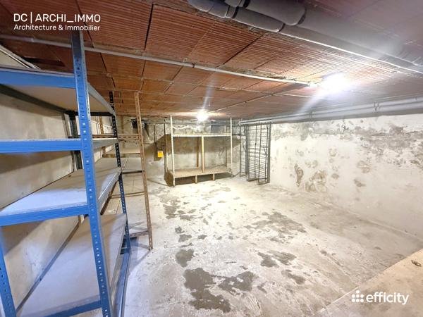 Immeuble
         6 pièces
        - 345 m² 339 000 € *
