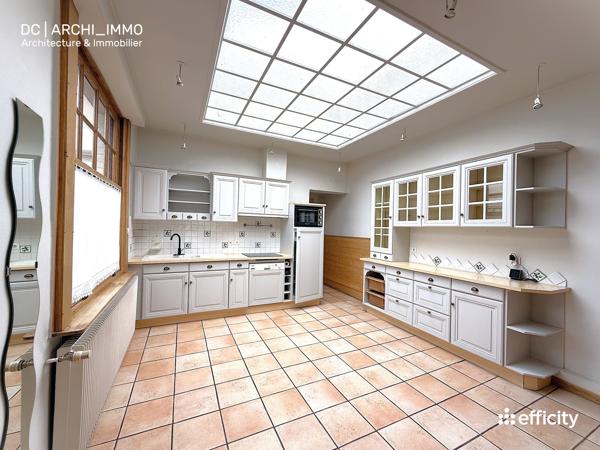 Immeuble
         6 pièces
        - 345 m² 339 000 € *
