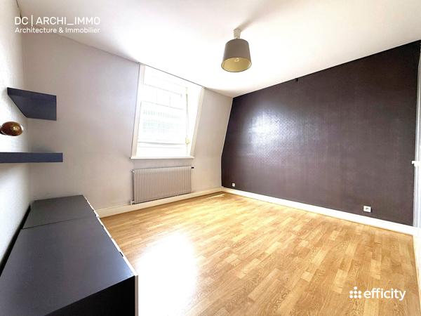 Immeuble
         6 pièces
        - 345 m² 339 000 € *