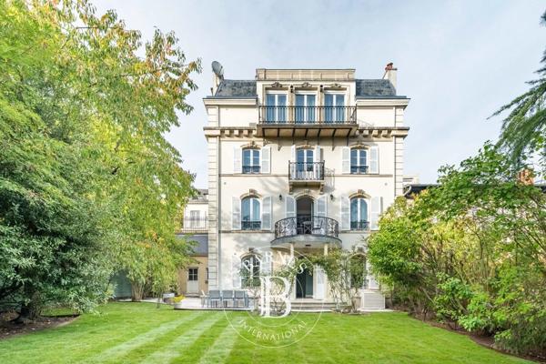 Saint-Germain-en-Laye, Maison 5 Chambres -  251 m² à vendre