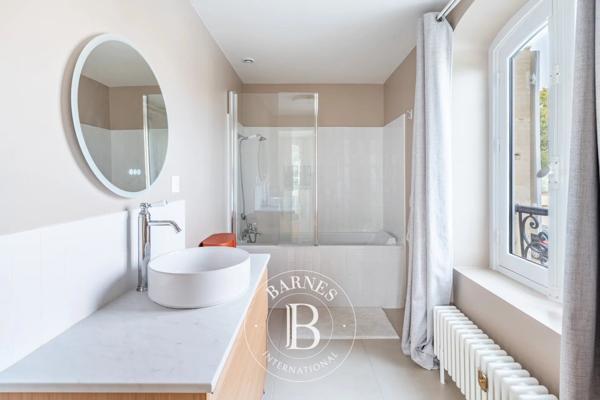 Saint-Germain-en-Laye, Maison 5 Chambres -  251 m² à vendre