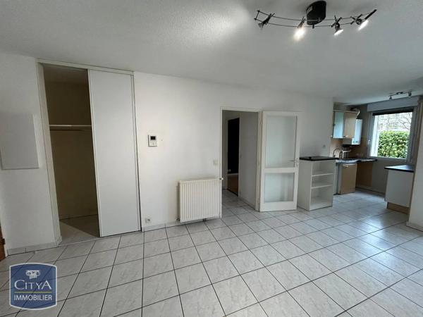 Appartement à louer 2 pièces 43.61m² Saint-Pantaléon-de-Larche (19600)