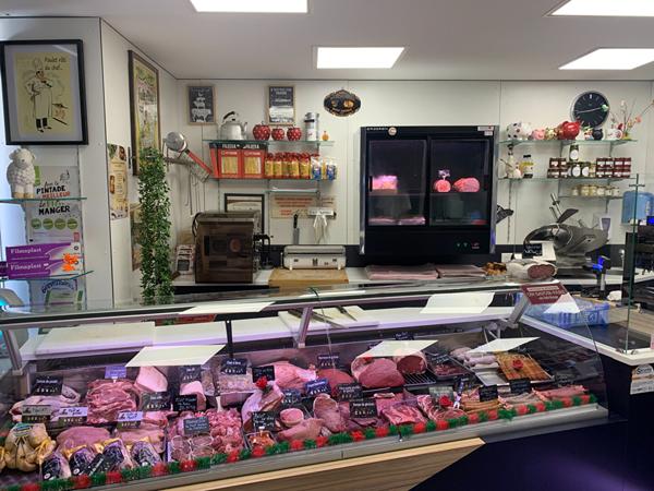 Local commercial avec fonds de commerce et maison d habitation a Mauleon.