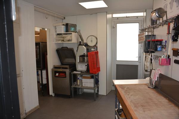 Local commercial avec fonds de commerce et maison d habitation a Mauleon.