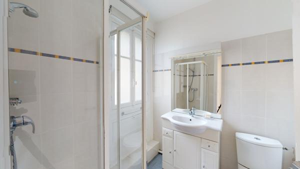 Paris (75018) Lumière, charme et vue