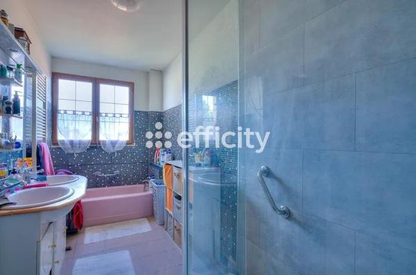 Maison 9 pièces - 238 m²