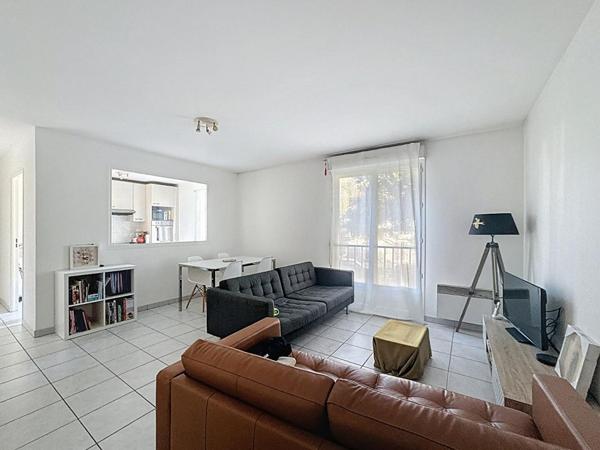 Appartement 3 pièces  Igny centre-ville Lumineux & Traversant  2 Parkings