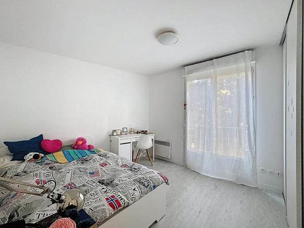 Appartement 3 pièces  Igny centre-ville Lumineux & Traversant  2 Parkings