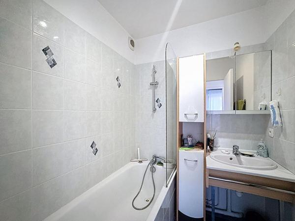 Appartement 3 pièces  Igny centre-ville Lumineux & Traversant  2 Parkings