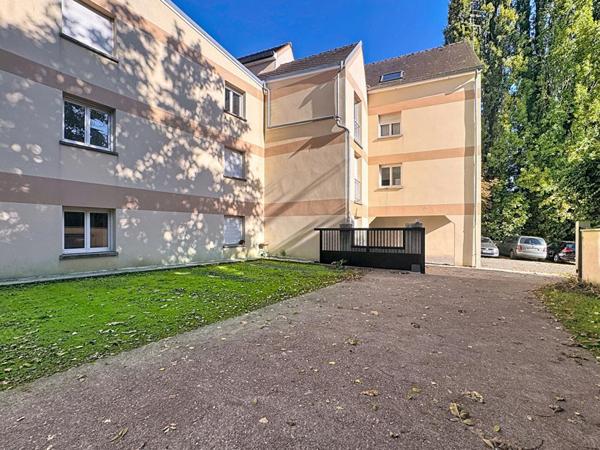 Appartement 3 pièces  Igny centre-ville Lumineux & Traversant  2 Parkings