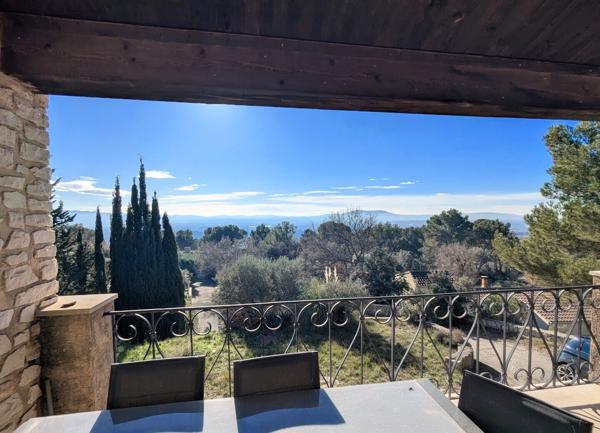 VUE DÉGAGÉE & CHARME PROVENÇAL : VILLA DOMINANTE AU PIED DU LUBERON
