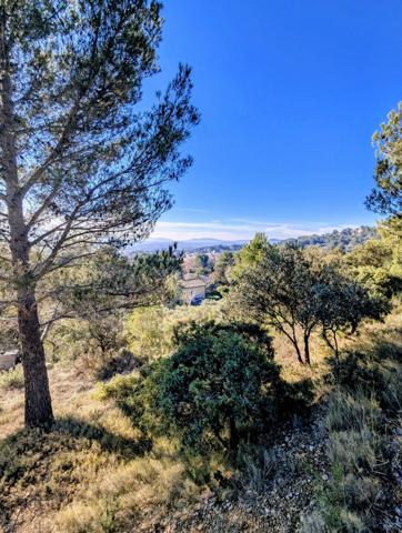 VUE DÉGAGÉE & CHARME PROVENÇAL : VILLA DOMINANTE AU PIED DU LUBERON
