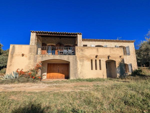 VUE DÉGAGÉE & CHARME PROVENÇAL : VILLA DOMINANTE AU PIED DU LUBERON
