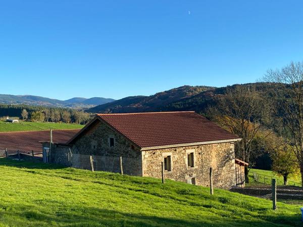 Corps de ferme 6 pièce(s) 350 m2 environ + terrain 27ha avec sources + dépendances