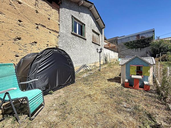 Maison de ville centre Chalamont, 76 m2, 3 chambres, jardin non attenant