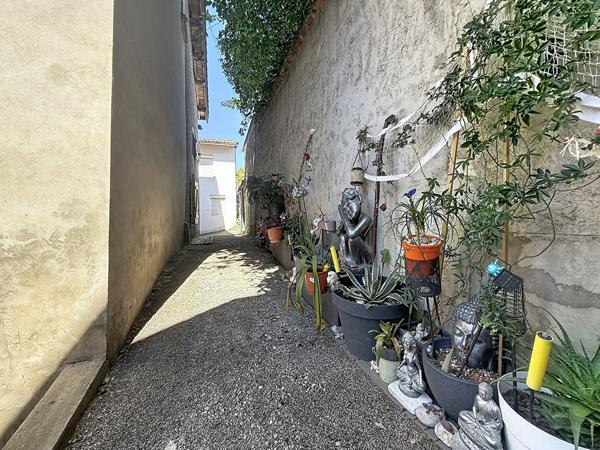 Maison de ville centre Chalamont, 76 m2, 3 chambres, jardin non attenant
