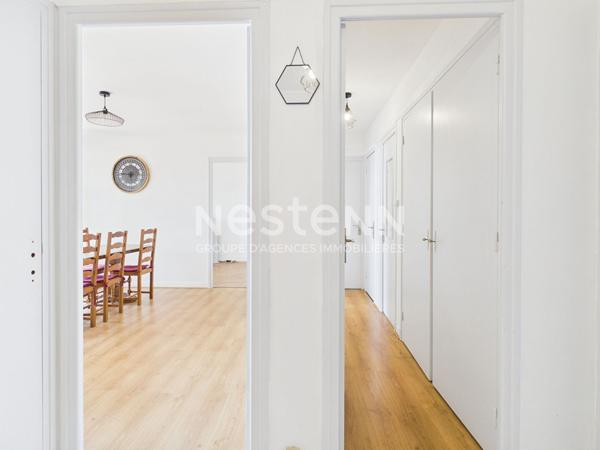 A vendre à Aurillac, à deux pas de la gare, Appartement traversant 4 pièces avec loggia, cave et garage.