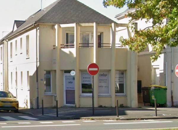 Le Mans (72100) COMMERCE OU BUREAUX AGREABLES 88 M² STATION TRAM EN FACE