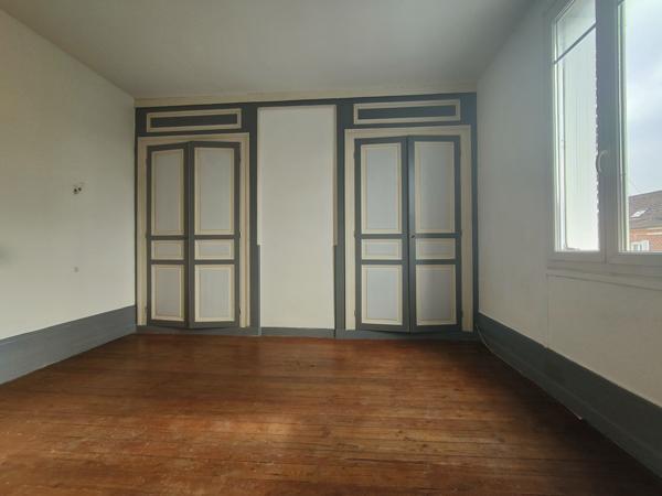 MAISON DE CHARME RENOVEE DE 160 M² HABITABLE AVEC GARAGE ET JARDIN SUR UN TERRAIN CLOS DE 250 M² AU CALME Beauvais (60000)