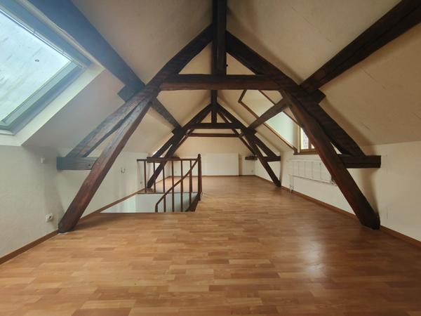 MAISON DE CHARME RENOVEE DE 160 M² HABITABLE AVEC GARAGE ET JARDIN SUR UN TERRAIN CLOS DE 250 M² AU CALME Beauvais (60000)