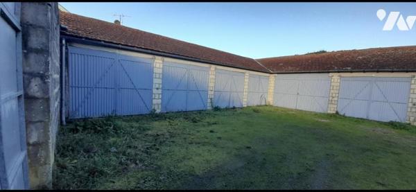 Ensemble de 11 garages loués sur la commune de SAINTES - Quartier Gare