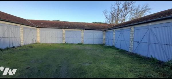 Ensemble de 11 garages loués sur la commune de SAINTES - Quartier Gare