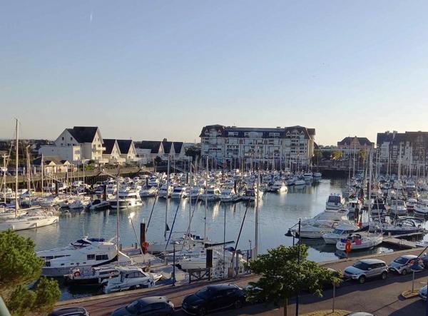 Port Guillaume - Studio en parfait état avec vues sur le port et la mer