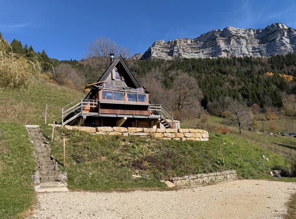 Saint-Pierre-d'Entremont (73670) Chalet à la montagne - coup de coeur assuré ! Vue dominante à 180° à couper le souffle
