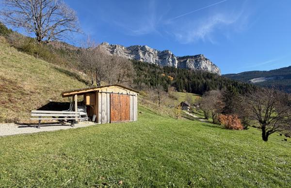 Saint-Pierre-d'Entremont (73670) Chalet à la montagne - coup de coeur assuré ! Vue dominante à 180° à couper le souffle