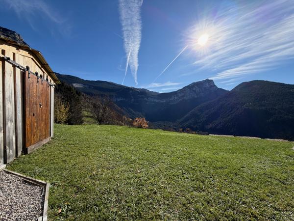 Saint-Pierre-d'Entremont (73670) Chalet à la montagne - coup de coeur assuré ! Vue dominante à 180° à couper le souffle