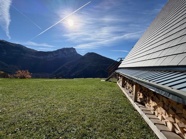 Saint-Pierre-d'Entremont (73670) Chalet à la montagne - coup de coeur assuré ! Vue dominante à 180° à couper le souffle
