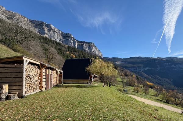 Saint-Pierre-d'Entremont (73670) Chalet à la montagne - coup de coeur assuré ! Vue dominante à 180° à couper le souffle