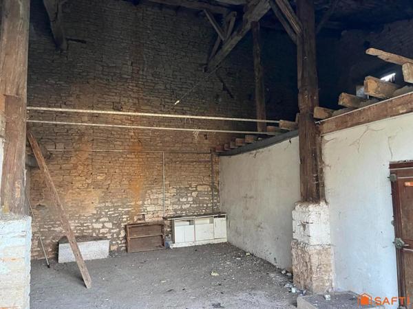 Maison à rénover sur Mansle les fontaines