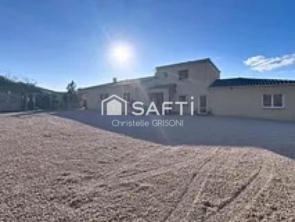 Maison d’architecte 220 m2 et garage 76 m2.