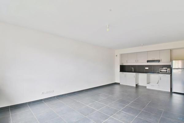 Appartement à vendre 3 pièces REIGNIER (74) avec terrasse, cave et double stationnement en sous-sol