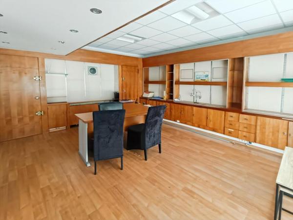 Ensemble Immobilier Local commercial + appartement en duplex, avec courette